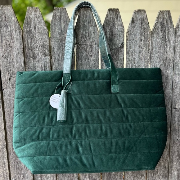 NWT Barnes & Noble Exclusive Green Quilted Velvet Tote, Book Bag, Laptop Bag - Picture 1 of 8
